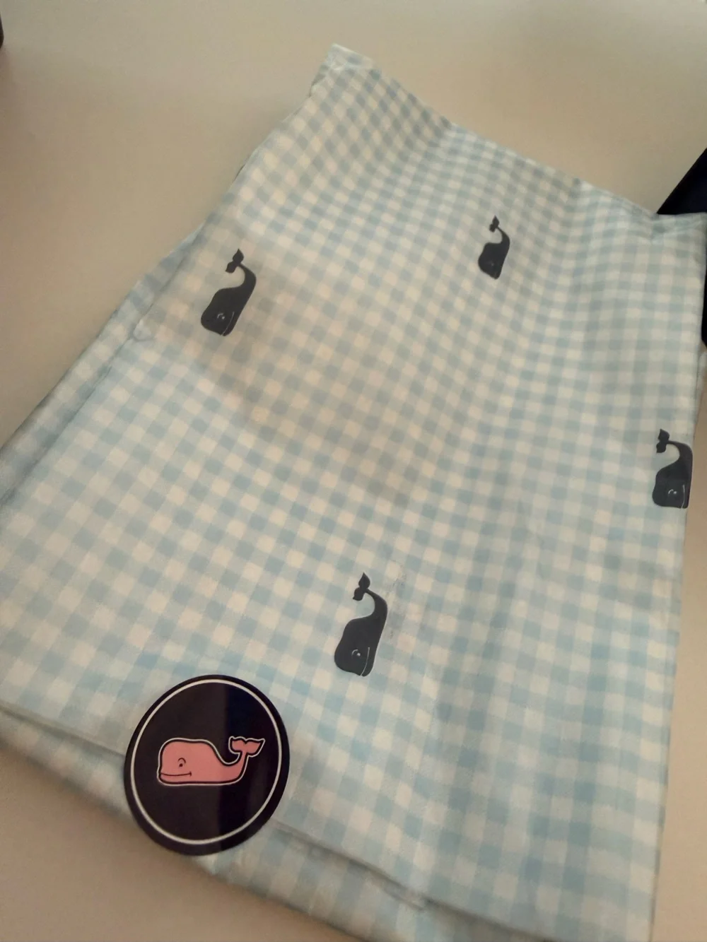 Vineyard Vines gift box + Tissue paper and logo seal